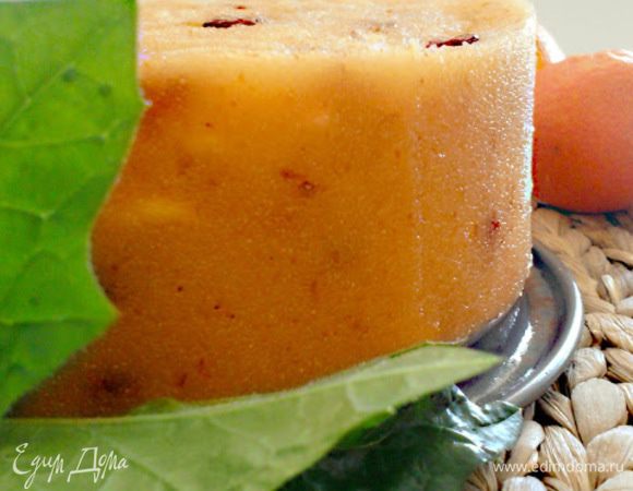 Наливаем сироп и варим 2-3 минуты. Затем добавляем орехи и изюм, в конце добавляем ванилин. Вообще можно добавить разные специи ( гвоздику, корицу и так далее) Перемешиваем и выкладываем в форму. Оставляем остыть.