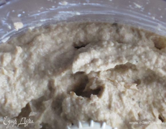 Соединить грибы, рикотту, апельсиновую цедру, соль, перец и взбить блендером до получения однородной массы. Накрыть пищевой плёнкой и поставить в холодильник на 1 час.