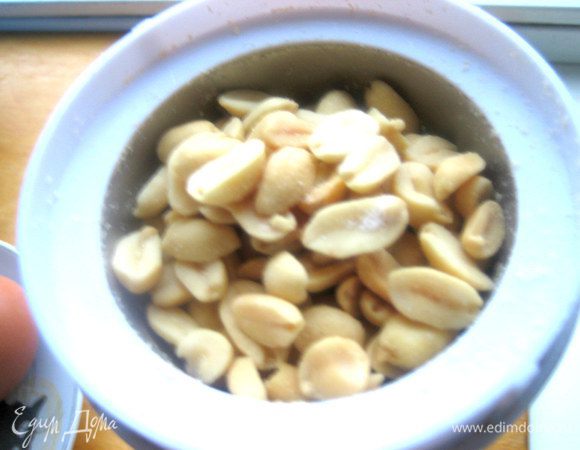 Кто любит, можно взять горсть солёного арахиса...