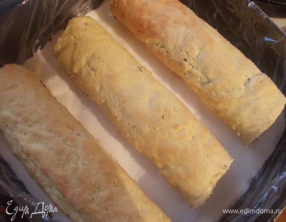 Укладываем рулеты, кончики рулетов можно обрезать, чтобы было красивее и ровнее.