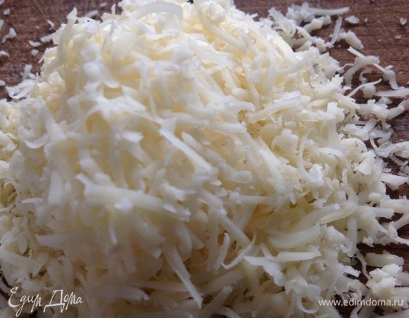 Сыр натереть на мелкой терке...