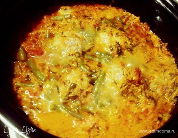 Далее добавляем соус к тефтелям и тушим еще минут 30-40 на медленном огне. Можно доперчить, досолить по вкусу. Ну собственно и всё - тефтели с гарниром в виде капусты (или фасоли:) готовы :)