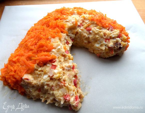 Берём по щепотке морковку и облепливаем потихоньку коня...