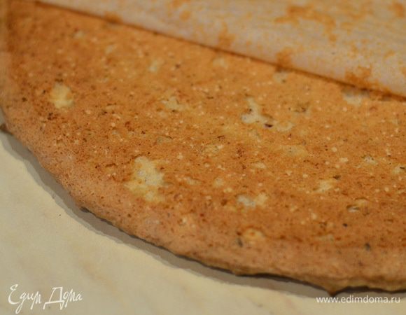 Перевернуть и аккуратно снять пергамента.