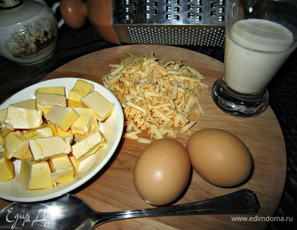 Подготовить продукты. Сыр натереть на терке. 