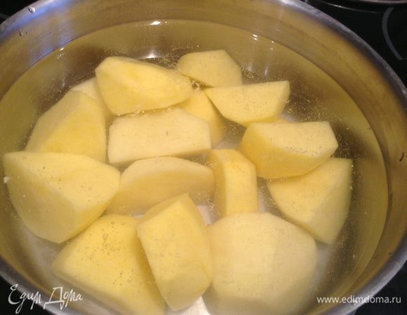 Сварить картошку.