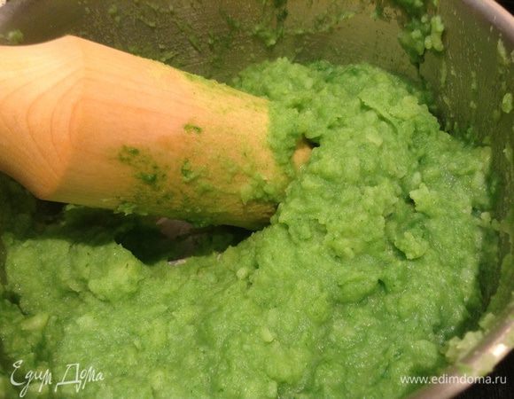 К пюре добавить 8-10 ст ложек шпината.