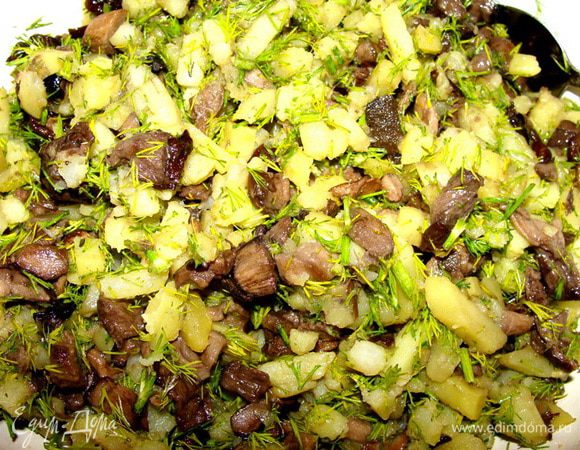 Добывить грибы. Для большей вязкости можно добавить пару ложек сметаны или майонеза.