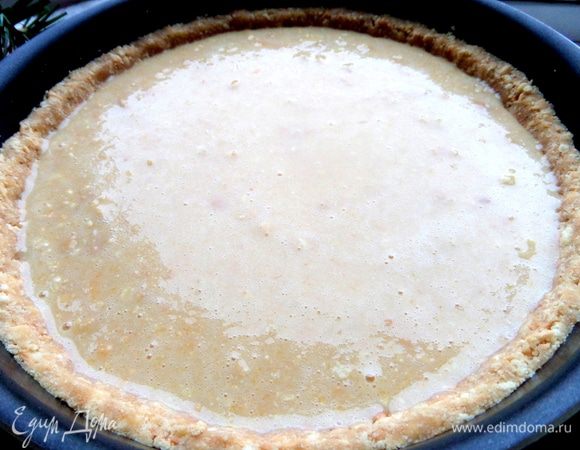 Пирог готов к запеканию.