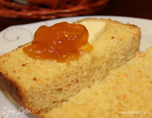 А вот и разрез... морковь придает яркую окраску и вкус. Подавать можно со сливочным маслом и джемом. Приятного аппетита!