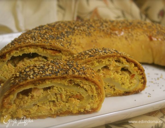 Готовый штрудель достать из духовки, дать немного остыть и нарезать. Подавать очень хорошо как в теплом виде, так и в холодном!!! ))))