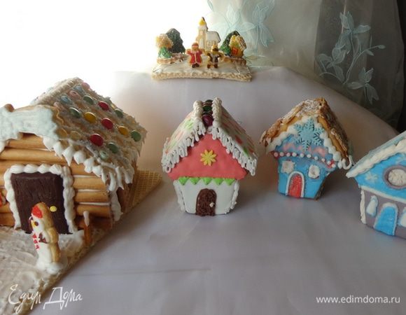 Три средних домика.