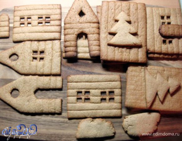 Духовку разогреть до 200 оС. Выпекать заготовки минут 10 до зарумянивания, затем выложить на абсолютно ровную поверхность (не на решетку! они начнут выгибаться, вы их потом не соберете в домик!).