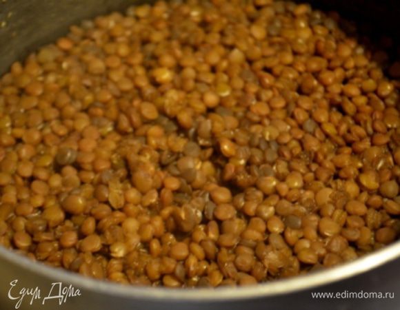 Чечевицу отварить до мягкости согласно инструкции на упаковке.