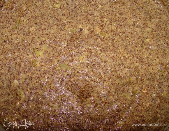 Добавить горячий бульон. В оригинале предлагали картофельный, ну если он будет мясной или овощной, будет только лучше! Я растворила в кипятке бульонный кубик. Перемешать, прогреть на огне. Предлагалось добавить еще сметану, ну мне это кажется не нужно. Я, добавила немного кардамона молотого.