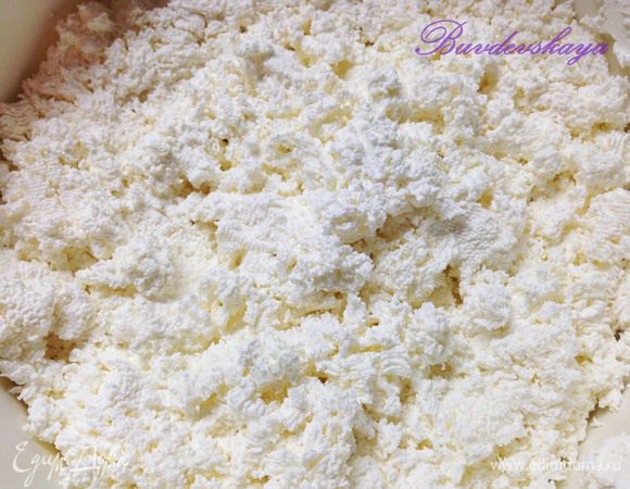 1.	Творог (можно взять 9 или 18 %) протереть через мелкое сито (или через мелкую решетку мясорубки).