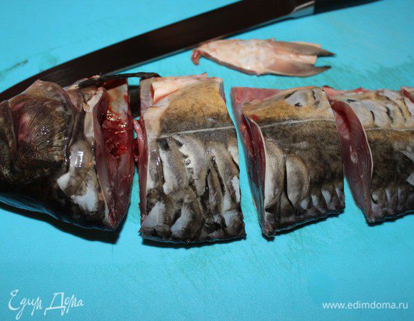 Нарезать порционными кусками.