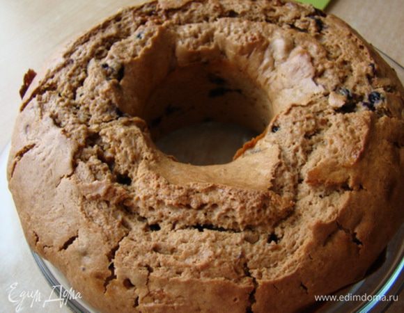 Вылить в форму ф 23 см, выпекать при 180*С 40 минут. Готовый кекс еще горячим присыпать сахарной пудрой. Смачного :)