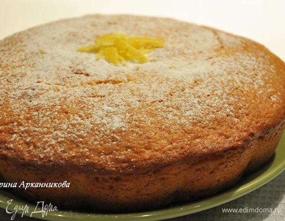 В форму (у меня силиконовая, около 21 см) выложить тесто, тесто должно заполнить не более 1/3 формы. Разровнять верх.
Выпекать в предварительно разогретой до 180 гр духовке в течение 40 минут. Готовность проверить деревянной шпажкой, она должна быть абсолютно сухой.
