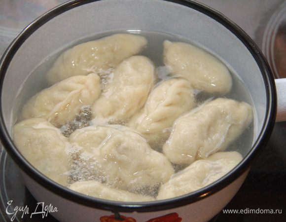 Вареники варить до готовности (примерно 7 минут после закипания) сразу после лепки...