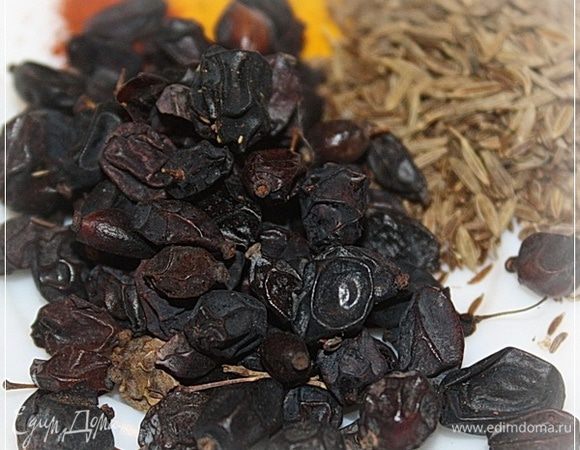 И конечно, в ответ на мой вопрошающе умоляющий взгляд, было разрешено добавить барбариса сушенного. Ну что поделать – очень я люблю эти самые кислинки неожиданные… скажу по секрету, когда любимая отвернулась, я в сотейник еще барбарисику сыпанул. И ничего, скажу, забегая вперед, не испортил.