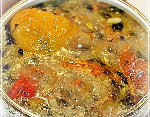 А минут через десять, максимум пятнадцать, крышку снимаем.