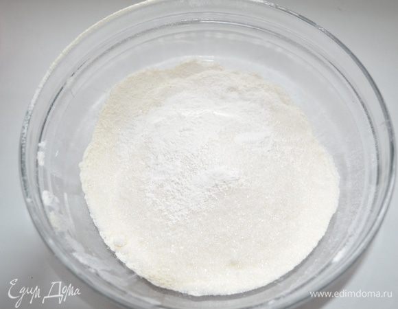 Смешиваем муку, сахар, разрыхлитель.