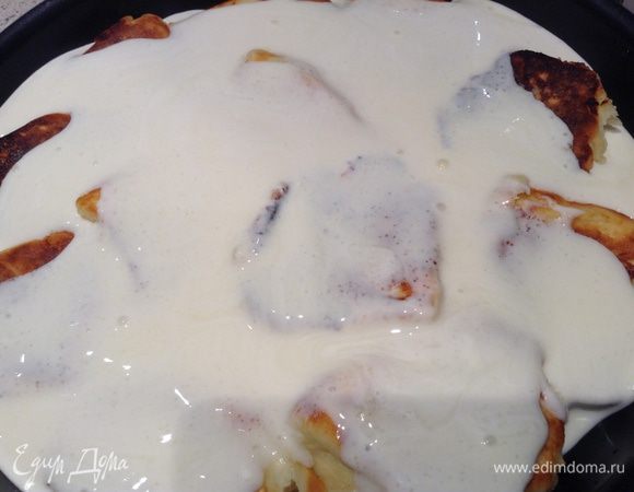 Перелить "заливку" в сырники.