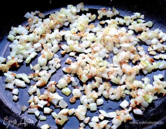 Обжарить до золотистости.