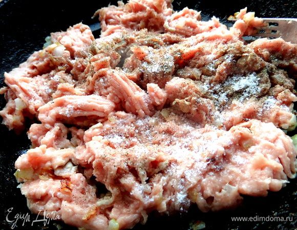 Солим,перчим по вкусу.