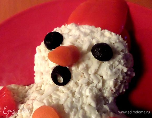 Ведро на голове-перчик тоже,глаза и рот-часть оливки. Про нос молчу))