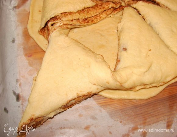 Вывернуть через низ на себя, каждый кусочек отдельно.