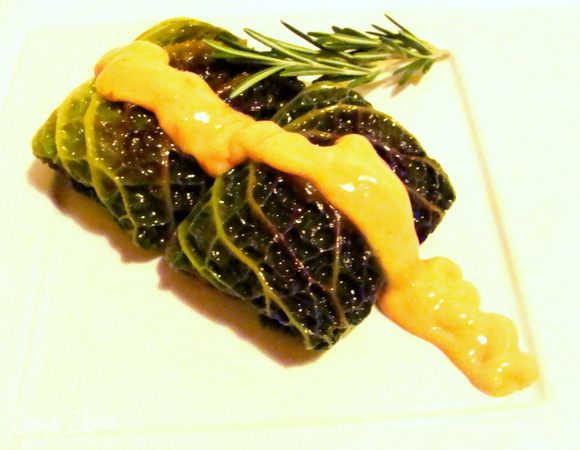 Подать соеый соус отдельно. Украсила я соусом барбекю смешанным с майонезом пополам. Сметанка тоже очень хорошо подойдет! Приятного аппетита!