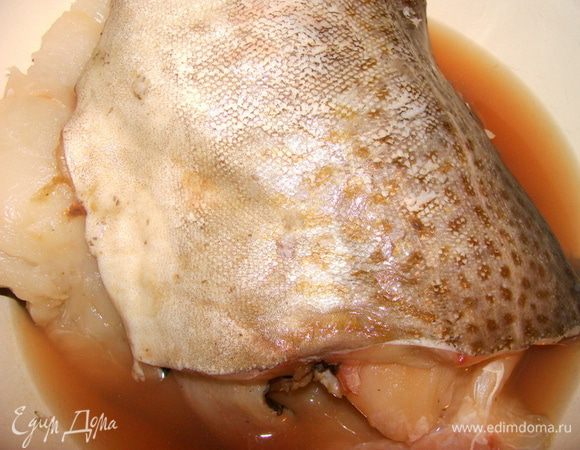 Треску почистить, отделить филе, освободить от костей. У меня получилось готового филе 1.5 кг.