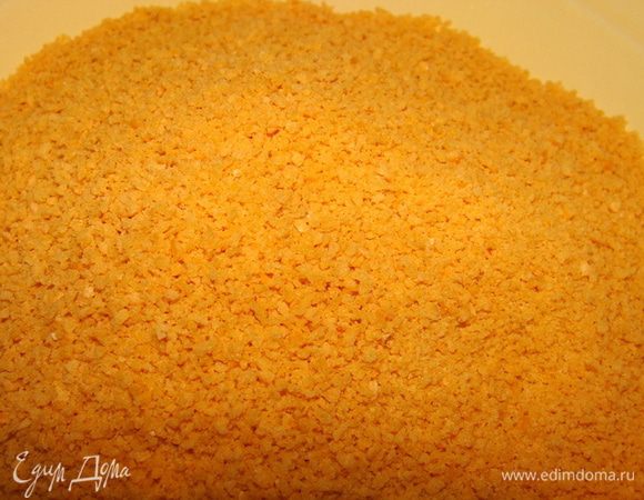 Панировачные сухари можно взять любые: обыкновенные, желтые, можно пряные со специями и сыром... 