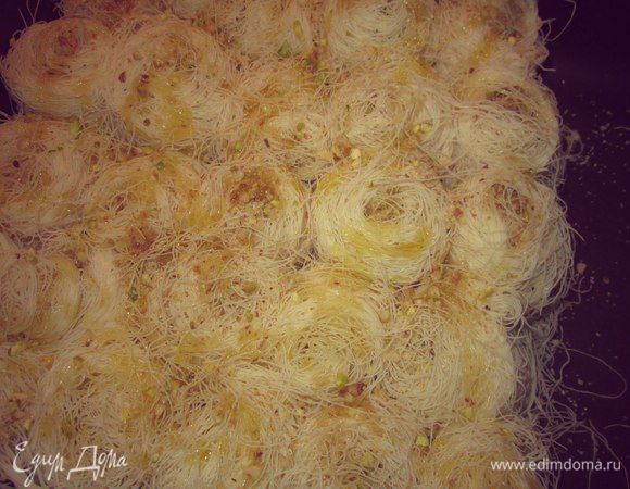 Сверху полить оливковым маслом, 1 ч. ложка на рулет. 
Выпекать при 150*С, 50 минут.