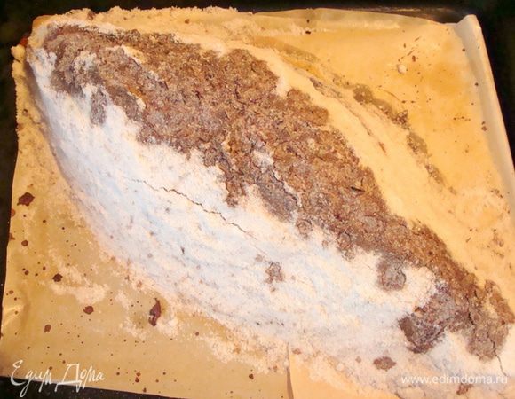 Вынуть из духовки, дать остыть немного. Рыба берет в себя соли столько, сколько нужно, пересоленной она не будет, волноваться не стоит)