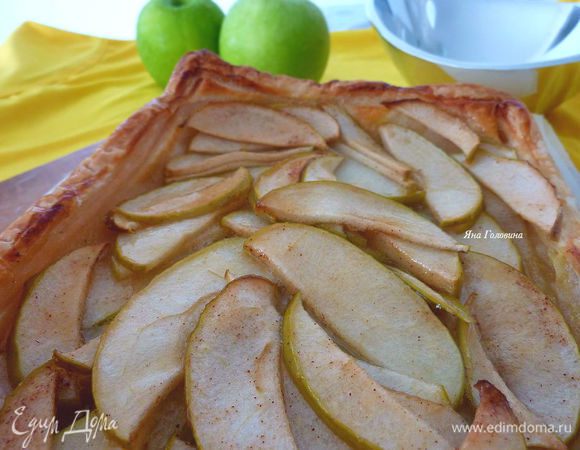 Кисточкой промазать яблоки джемом.
