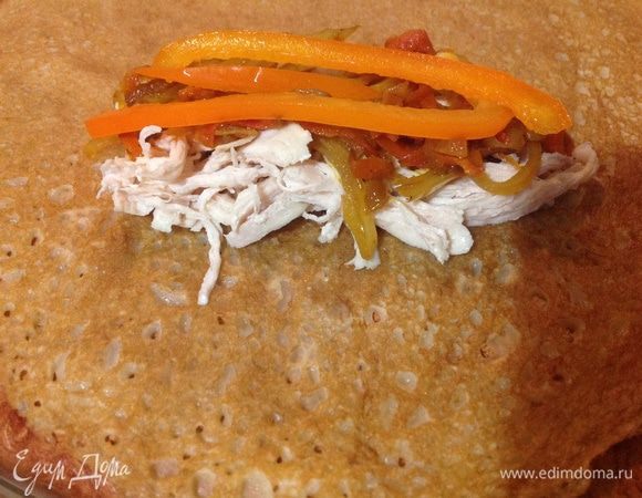 Затем овощи (перец свежий).