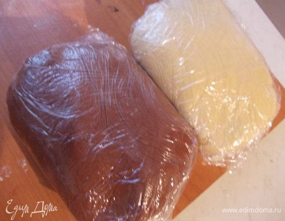 Упаковать в пленку и убрать в холодильник на 30 минут.