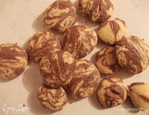 А вот такое печенько, получилось из обрезков. Похоже на мраморное.