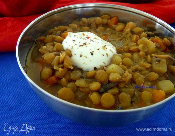 Вмешать соевый соус, приправить по вкусу.
Поддавать с йогуртом или сметаной.
