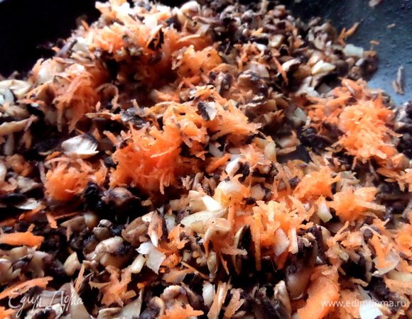 Приправить и обжарить на растительном масле.