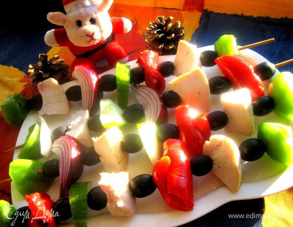 К шашлычкам подаём соус или майонез "слобода".