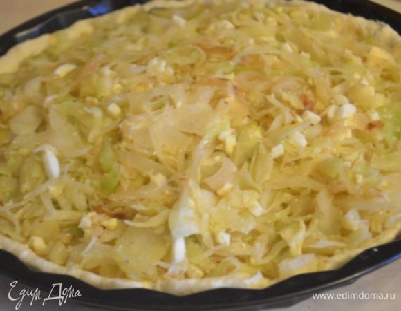 Выкладываем начинку, разравниваем ее.