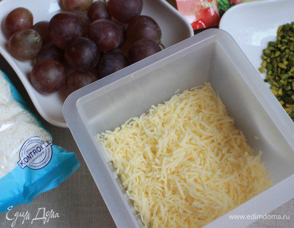 Такие продукты я взяла. Виноград надо взять крупный. Желательно без косточек.