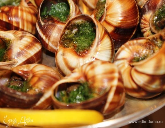 Праздничное блюдо готово! Чтобы без проблем достать улитку из ракушки подойдет узенькая вилочка для устриц. Приятного аппетита!!!