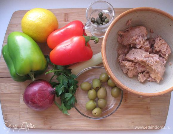 Приготовить все необходимое. Из лимона выжать сок и натереть цедру. Перцы у меня небольшого размера.