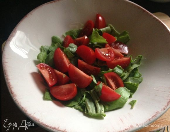 Выложить помидоры (у меня среднего размера, Саmpari).