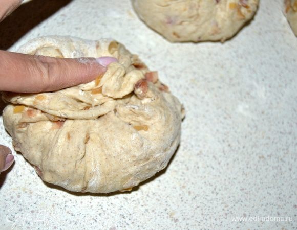 Из каждой части сформировать шар, не сильно плотный.